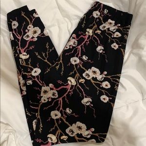 Black cherry blossom print leggings